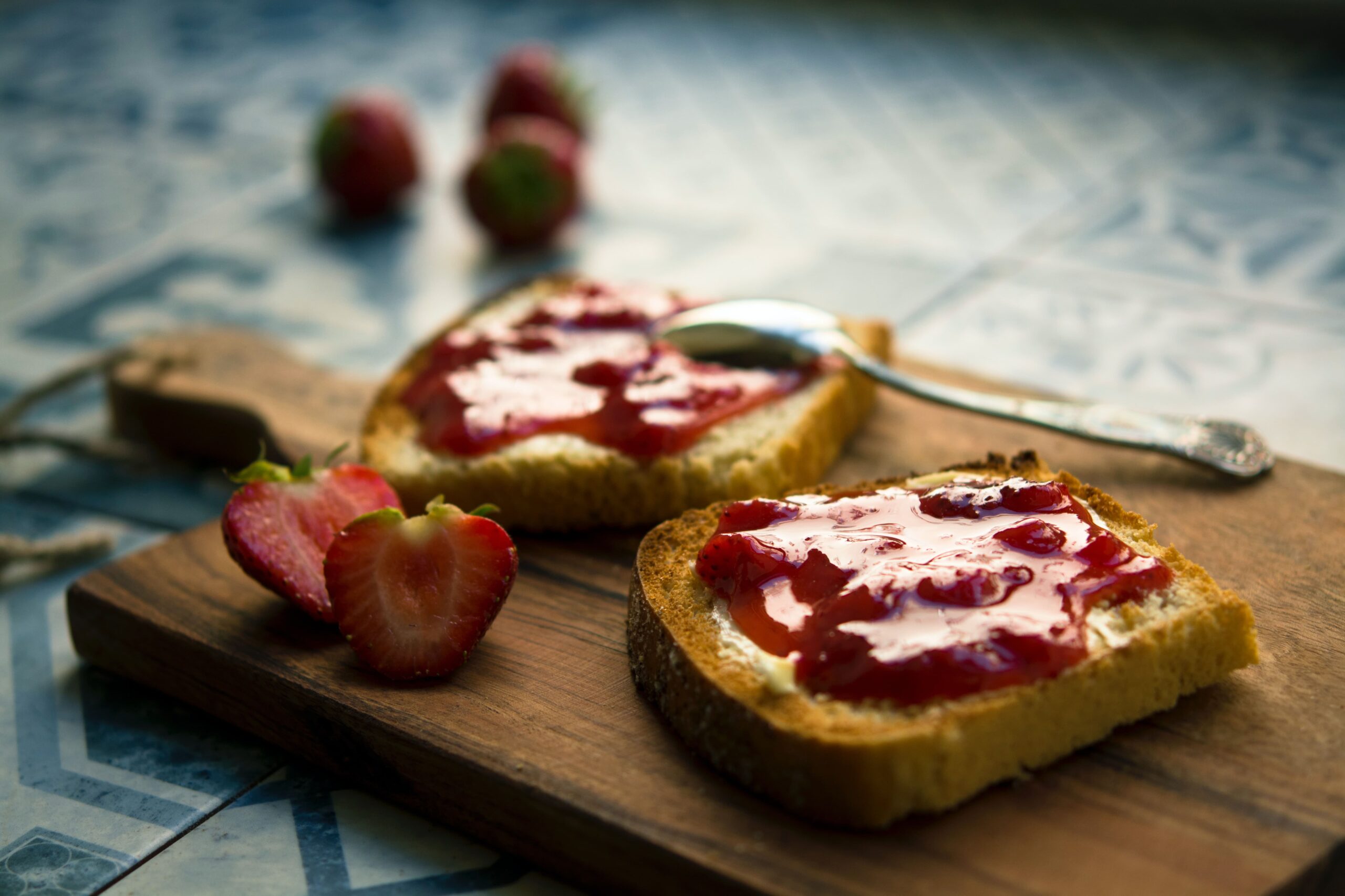 Pane, burro e... marmellata o confettura?